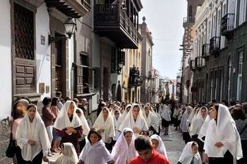 Procesión de la mantilla blanca en Vegueta/Jesús Ruiz Mesa.