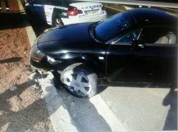 Estado en que quedó coche del infractor (Foto TA)