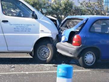 Imagen del accidente registrado esta mañana en la GC-1 (Foto TA)