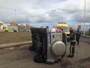imagen del vehículo volcado este jueves (Foto TA)