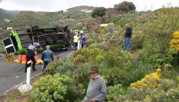 Microbús siniestrado este lunes entre la Pasadilla y Cazadores (Foto TA)