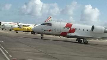 Los dos aviones provenientes de Suiza en el Aeropuerto de Gando (Foto CanariasAhora)