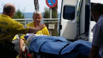 Traslado de uno de los heridos (Foto TA)