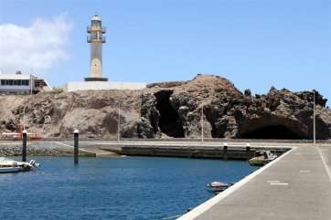 Zona de acantilado donde se produjo la caída (Foto Jesús Ruiz Mesa)