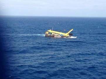 Barco confundido con un avión (Foto TA)