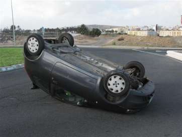 Imagen de archivo de un vuelco de un vehículo en Telde (Foto TA)