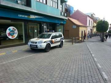 Vehículo de la Policía Nacional este miércoles en San Gregorio (Foto TA)