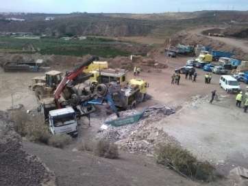 Imagen del camión volcado este martes en Lomo Blanco (Foto RTVC)