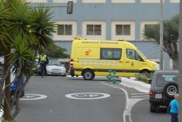 Una ambulancia del SUC actúa en un accidente en Telde (Foto TA)