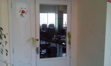 Puerta destrozada (Foto TA)