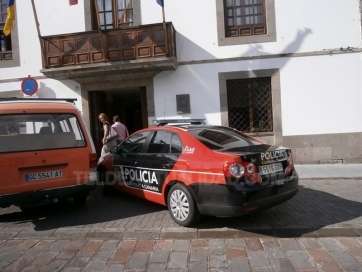 Imagen de archivo de un vehículo de la Policía Canaria en San Juan (Foto TA)