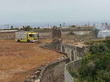 Bomberos interviniendo en la zona (Foto TA)