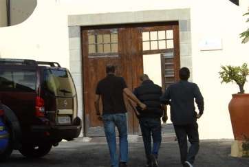 Agentes de la Policía Nacional en la Casa de la Condesa (Foto TA)