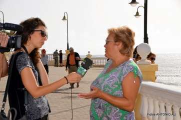 Susina Alemán (d), entrevistada ayer por la Televisión Canaria (Foto Antonio Alí)