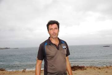 Ángel García Álamo, hermano del desaparecido, esta mañana en la Punta de Clavellinas (Foto TA)