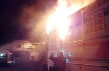 Camión incendiado (Foto TA)