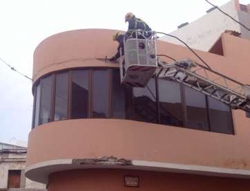 Imagen de la intervención de los bomberos (Foto TA)