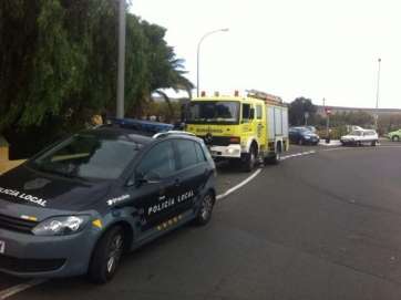 Policías y bomberos en la zona, este martes (Foto TA)