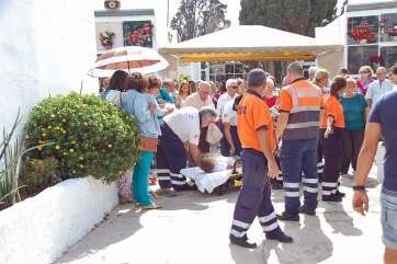 La mujer fue atendida por familiares y voluntarios de Protección Civil (Foto TA)