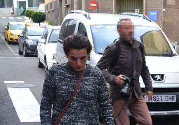 Cristina del Carmen a la salida del juzgado de Telde (Foto Daniel Ojeda)