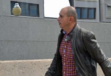 Manuel Alexis Santana, este jueves a la salida de los Juzgados de Telde (Foto TA)