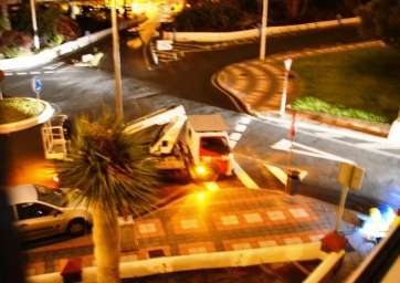 Operarios de Elecnor intentan reparar la avería (Foto TA)