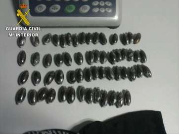 Droga incautada por la Guardia Civil en Gando (Foto TA)