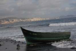 En la imagen de archivo, la patera que llegó en 2007 a la costa de Jinámar (Foto TA)