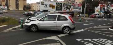 Imagen del accidente registrado esta tarde en Jinámar (Foto TA)