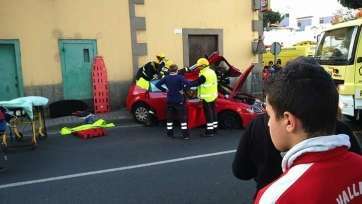 Imagen de accidente ocurrido esta tarde en la carretera general de Jinámar (Foto TA)
