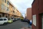 Efectivos de emergencia y seguridad en la calle de Pascua, en La Garita, hace unos minutos (Foto TA)