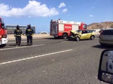 Estado de uno de los vehículos tras el accidente, este jueves (Foto TA)