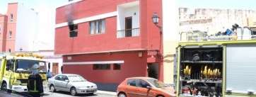 Imagen de la actuación de los bomberos este mediodía en San Juan (Foto TA)