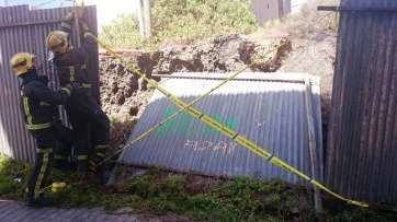 Momento de la intervención de los bomberos (Foto TA)