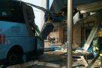 Accidente de una guagua contra la terminal de pasajeros del Aeropuerto de Gando (Foto TA)