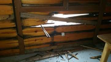 Imagen de los daños ocasionados por el intento de robo en la finca de El Viso (Foto TA)