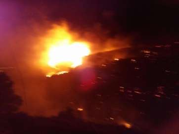 Imagen de las llamas, anoche en la cumbre de Telde (Foto TA)