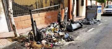 Los tres recipientes que ardieron en El Ejido (Foto TA)