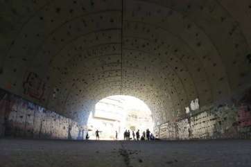 Interior del nuevo puente de Tara, usado para la práctica de la escalada (Foto TA)