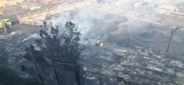 El fuego arrasó los módulos prefabricados que estaban en el jardín del inmueble (Foto TA)