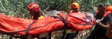 Rescate del turista alemán esta mañana en el Barranco de Los Cernícalos (Foto TA)