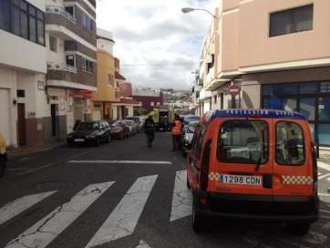 Los recursos de emergencia actuando esta tarde en la Pizzería Carpanta (Foto TA)