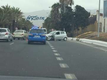 Ambulancia y Policía Local, en el lugar del accidente (Foto Rtelde)