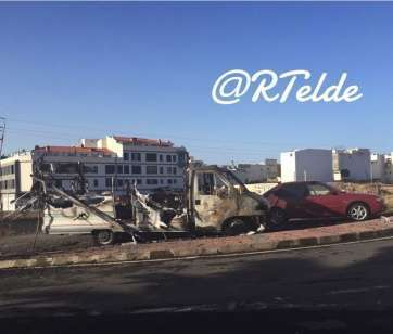 Vehículo calcinado (Foto @RTelde)