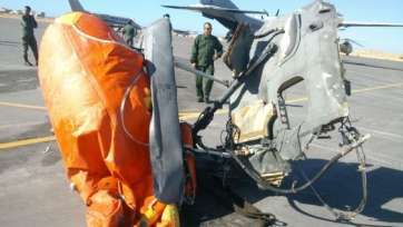 Imagen de la parte del fuselaje del helicóptero del SAR accidentado que ha sido recuperado (Foto TA)