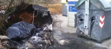 Imagen de archivo de un contenedor destrozado por las llamas en Jinámar (Foto TA)