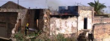 Los bomberos en la zona del incendio (Foto TA)