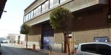 Inmueble que sufrió anoche la caída de parte de su cubierta (Foto TA)