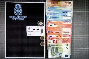 Dinero y drogas incautadas en Las Remudas (Foto TA)