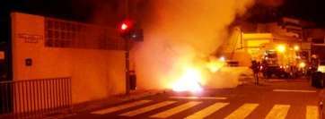 Bomberos, esta madrugada, de nuevo en la calle de Mesonero Romanos (Foto TA)